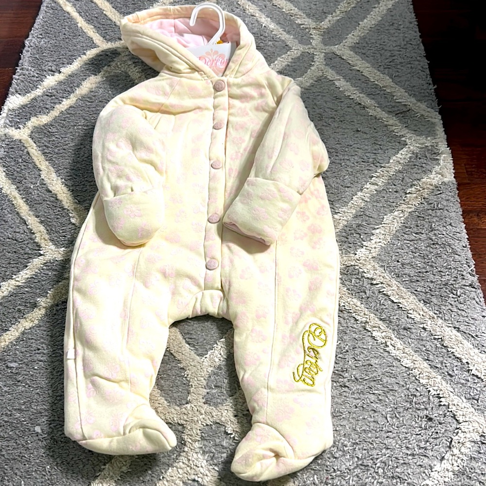 Baby girls new Dareon cozy one piece size 0/6 months!!